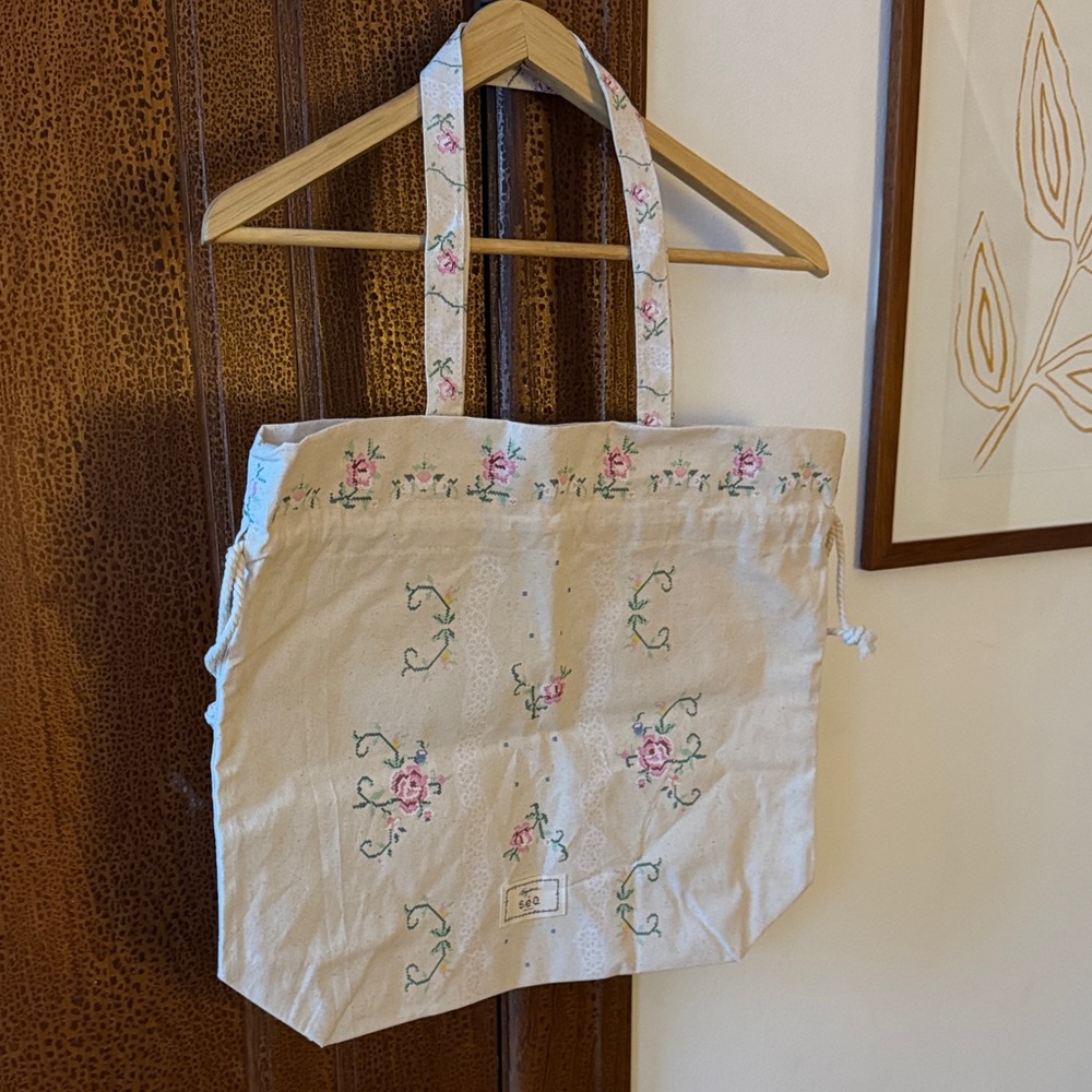 Sézane Floral Canvas Tote Bag in Cream